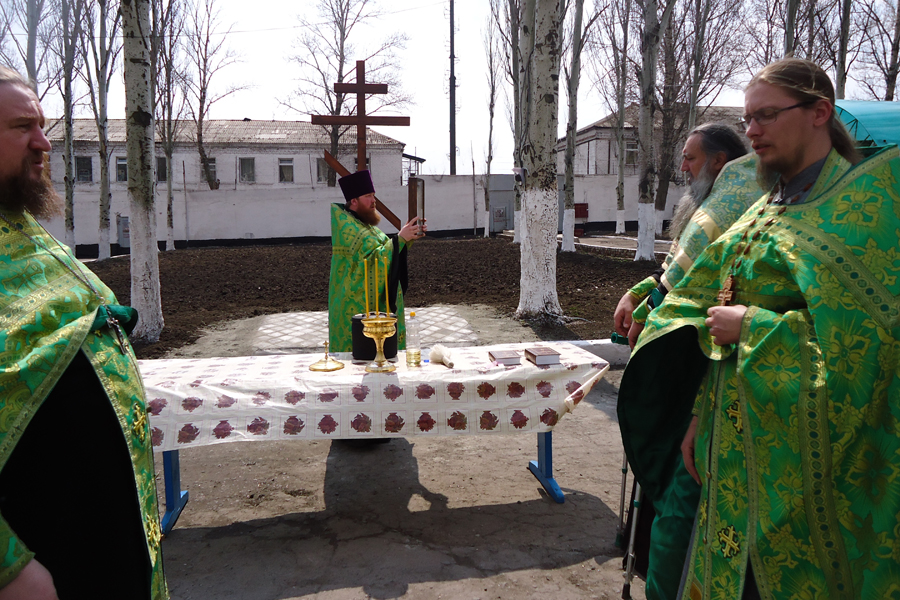 Молебен на закладку камня под храм в честь св. Иоанна Русского. Кировская ИК № 33